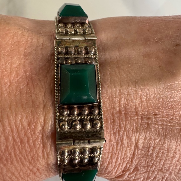 Green and Silver Bracelet with Intricate Beaded Design - Picture 2 of 7